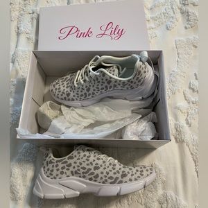 Pink Lily Women’s Casual Athletic Shoes. Size 6.